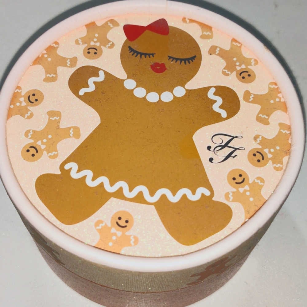 Faced Gingerbread Sugar Kissable Body Shimmer